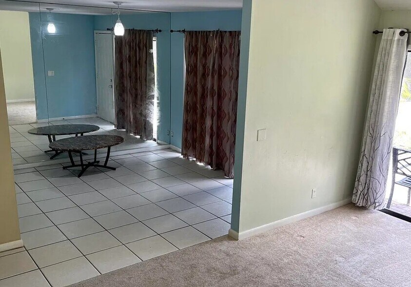 Building Photo - 9240 Green Meadows Way