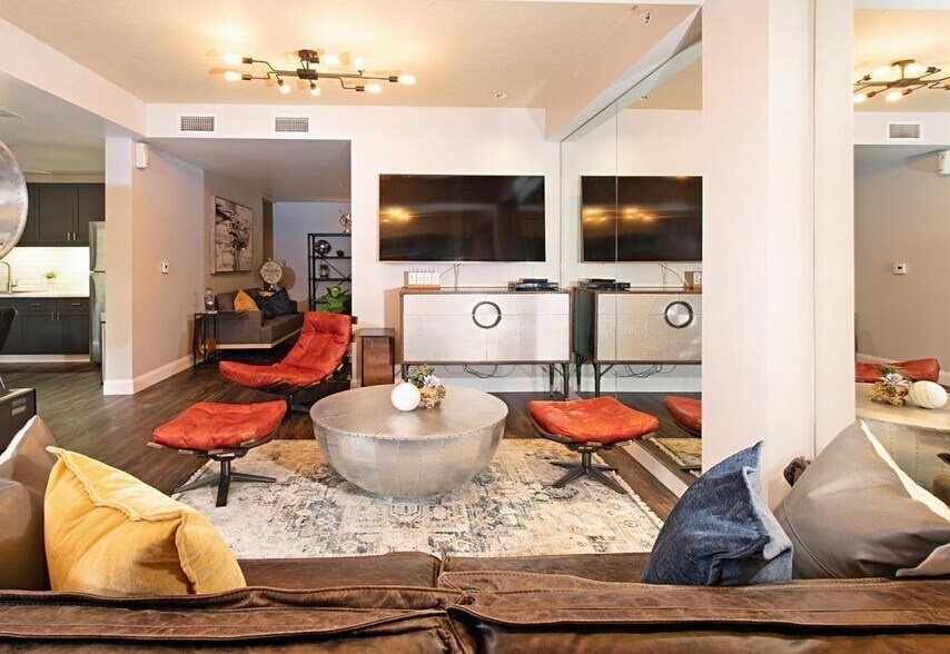 Clubhouse - 1150 J St
