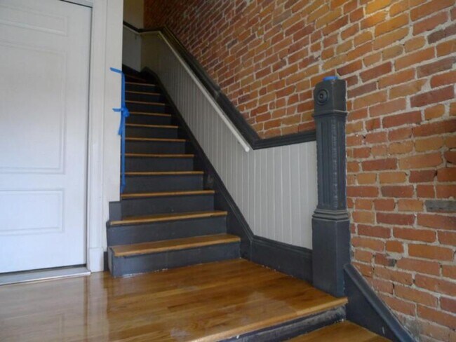 Primary Photo - Huntington 4-Bed