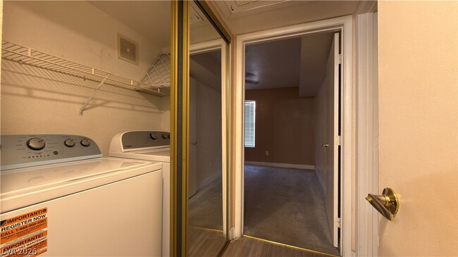 Building Photo - 8101 W Flamingo Rd