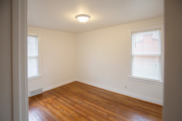 Building Photo - 864 N Addison Ave