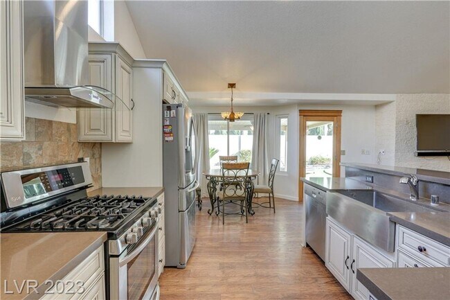 Building Photo - 4 BEDROOM HOME WITH PRIMARY BEDROOM DOWNST...