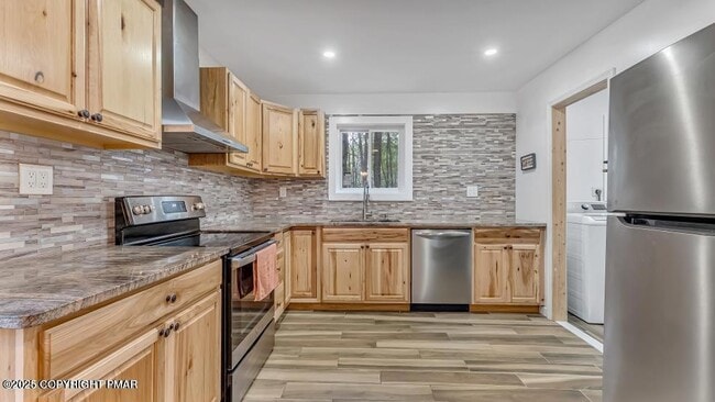Building Photo - 1069 Maple Dr