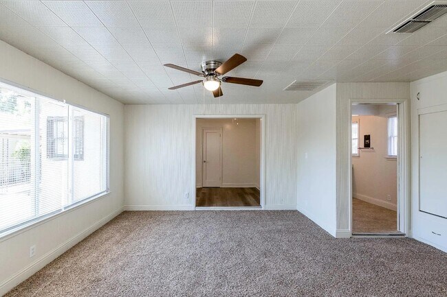 Building Photo - 1724 N West Ave