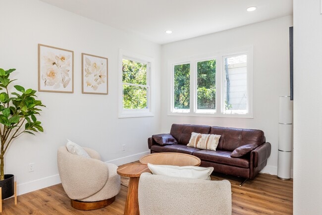 Building Photo - 2832 Derby St