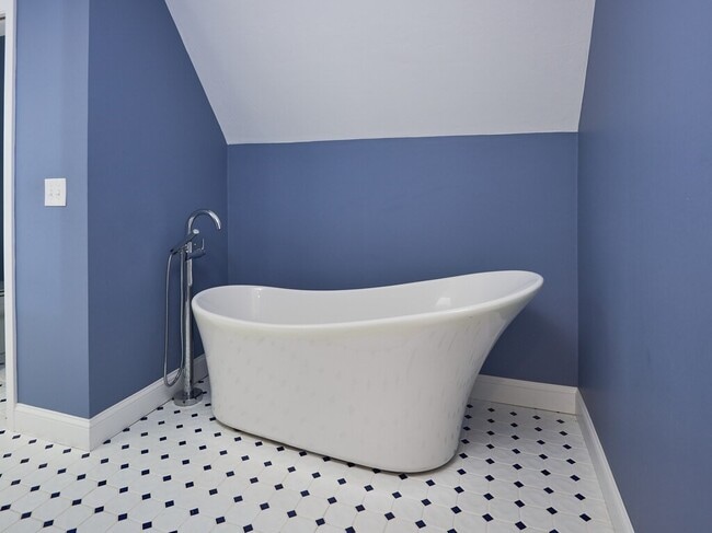 Building Photo - 8 Kalamat Farms Cir