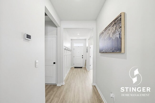 Building Photo - 334 Sanctuary Dr