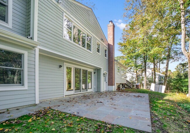 Building Photo - 6 Fox Ridge Rd