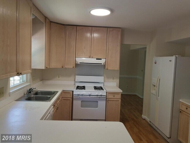 Building Photo - 16 Twin Lake Ct