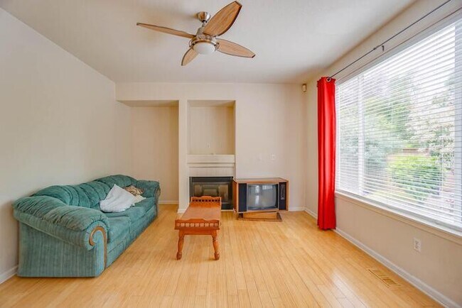 Building Photo - BEAUTIFUL FOUR BEDROOM HOME IN EAST COUNTY