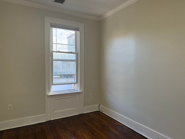 Building Photo - 9 Nesbitt St