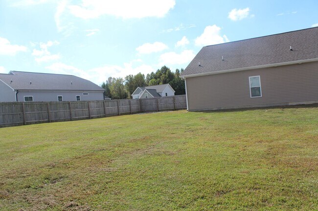 Building Photo - 228 Planters Ridge Dr
