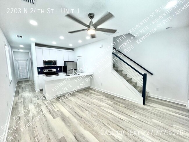 Building Photo - 3B/3BA Modern Townhouse in Ybor Area