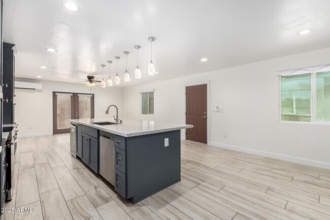Building Photo - 2056 W Dobbins Rd