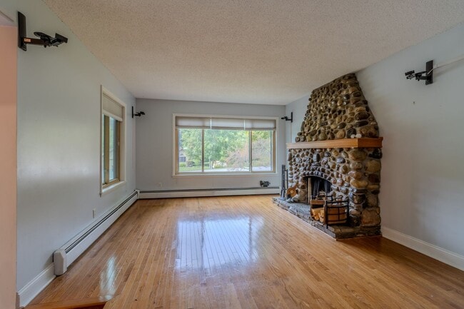 Building Photo - Live Large – Gorgeous Home with 4 Beds, 3 ...