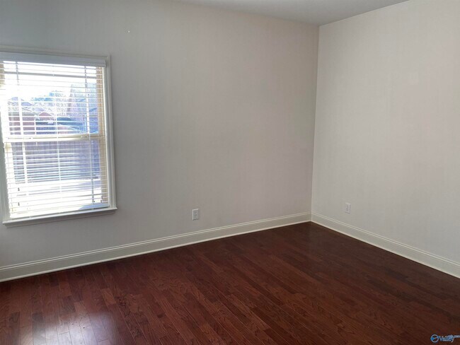 Building Photo - 3015 Hampstead Dr SE
