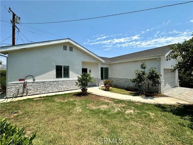 Building Photo - 610 N Hidalgo Ave