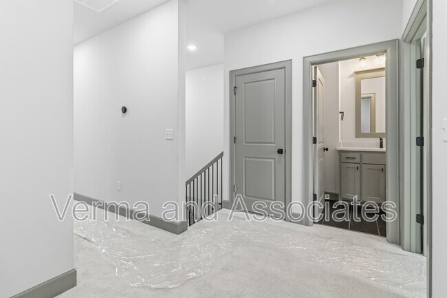 Building Photo - 930 Trestle Ln