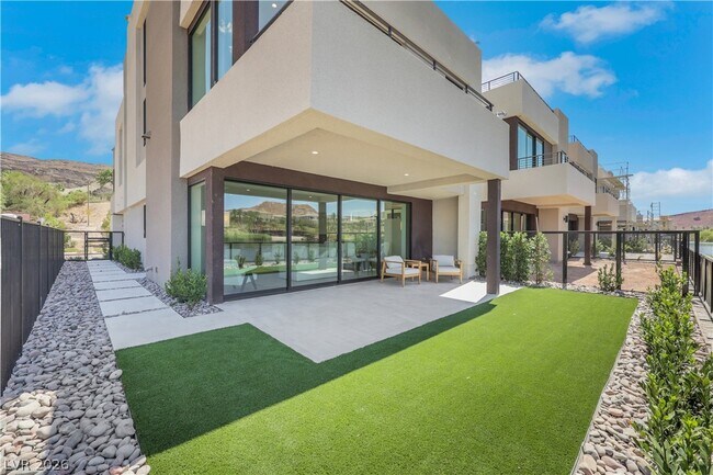 Building Photo - 66 Lakefront Dr