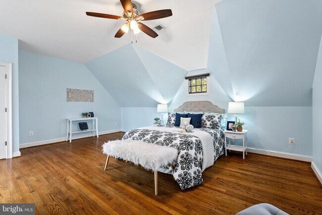Building Photo - 200 Summers Dr