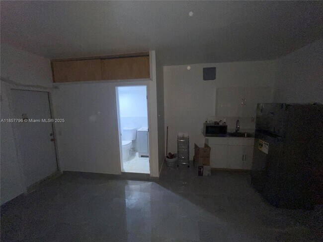 Building Photo - 6130 SW 64th Ave