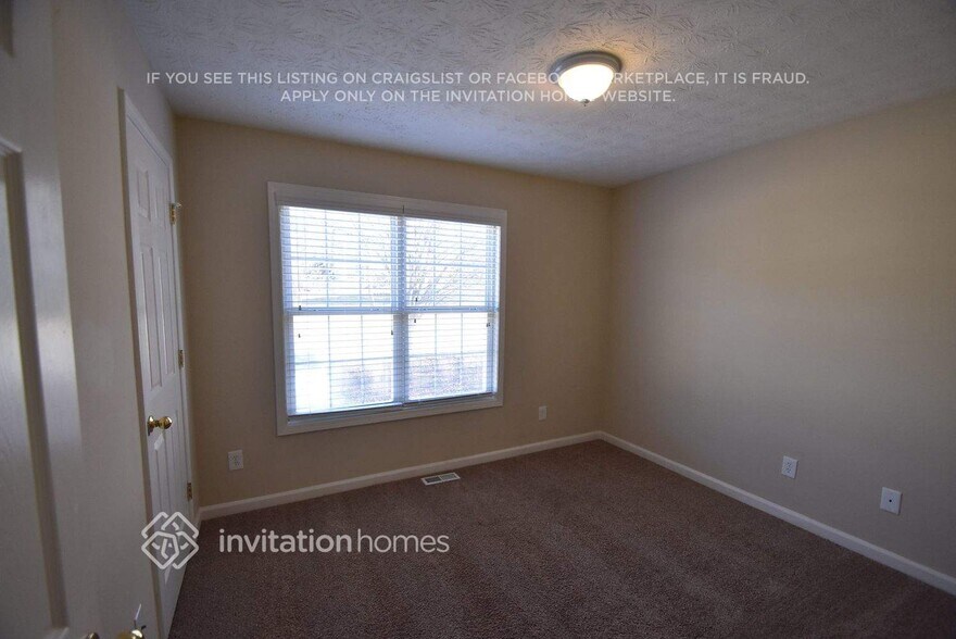 Building Photo - 1112 Summer Chase Dr
