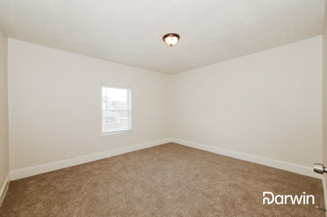 Building Photo - 1106 N Oakland Ave