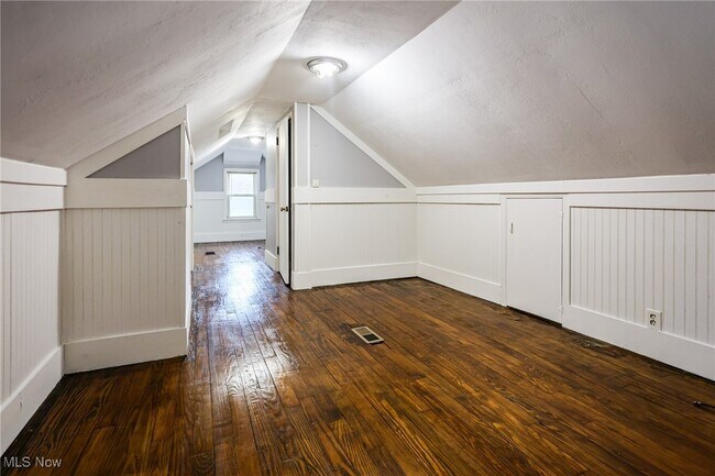 Building Photo - 1130 Ardmore Ave SW