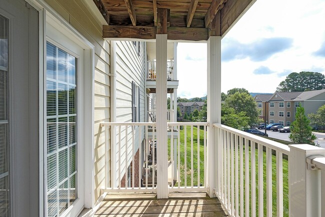 Building Photo - 1223 Villa Ln