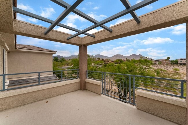 Building Photo - Beautiful, upgraded 2 story townhouse unit...