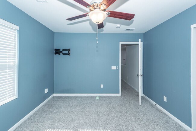 Building Photo - 5 Bedroom 3 Bath Home in Cane Bay Plantation - Summerville