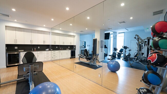 Building Photo - 5540 N Ocean Dr