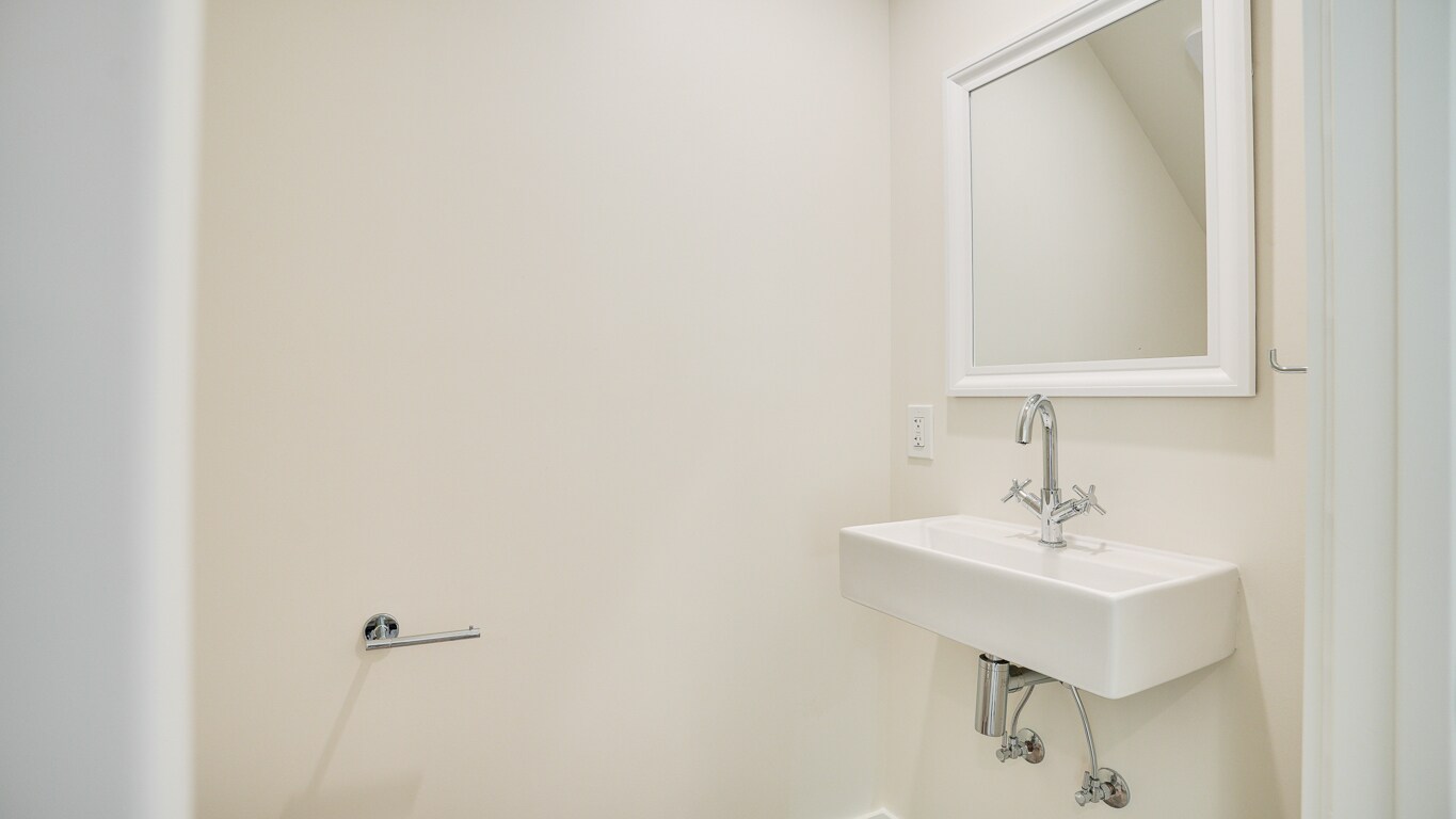 Building Photo - 3938 S Victoria Ave