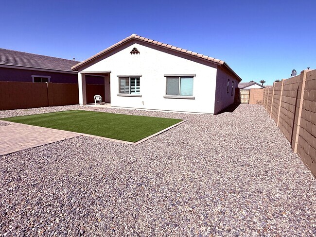 Building Photo - 35377 W Santa Monica Ave