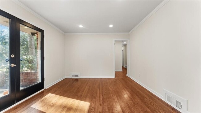 Building Photo - 2038 S Akin Dr