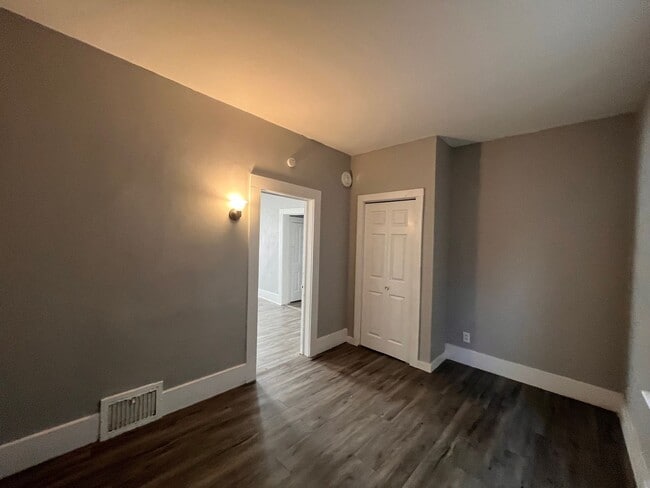 Building Photo - 3 Bedroom 1 Bath House in Davenport!