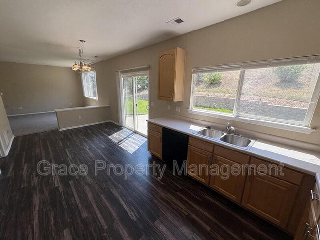 Building Photo - 910 Humboldt Way