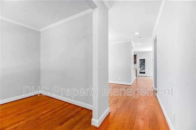 Building Photo - 1765 Stoney Creek Dr SE