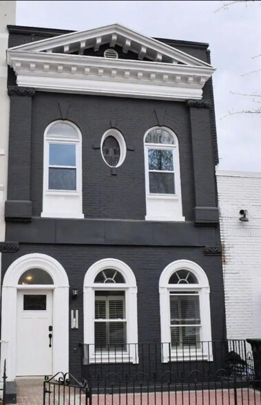 Building Photo - 738 11th St NE