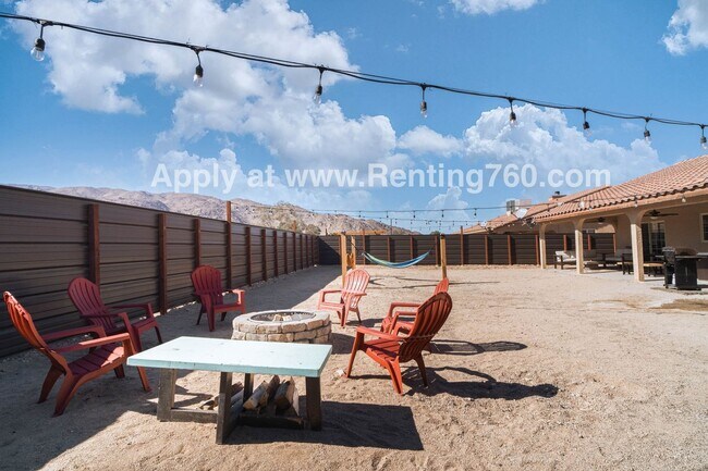 Building Photo - Huge 3 Bed 2 Bath Home With Spectacular City Views!
