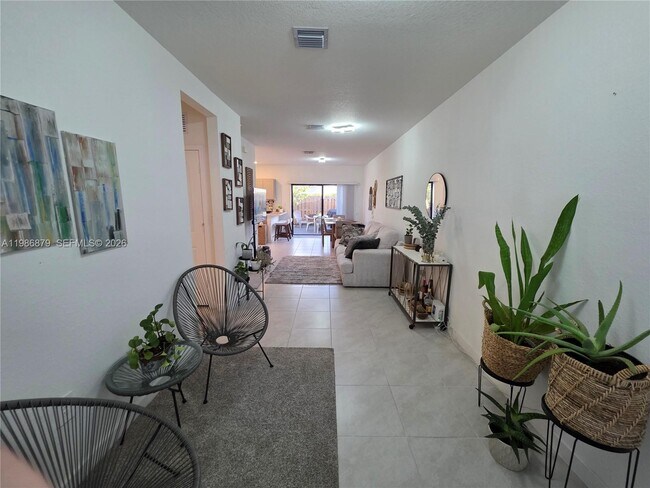 Building Photo - 466 NE 12th St