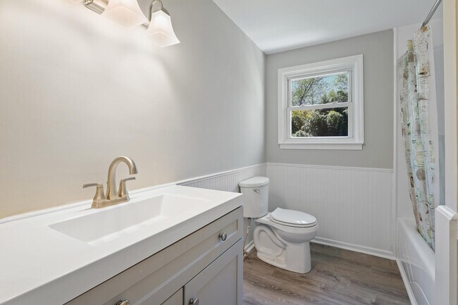 Building Photo - 710 S Washington St