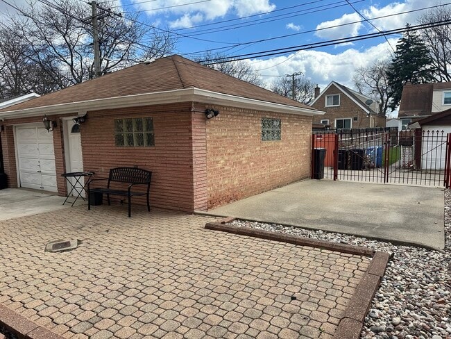 Building Photo - 3517 W 79th St