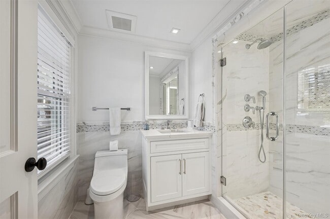 Building Photo - 30 Club Ln