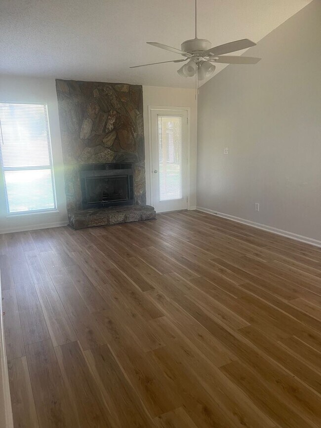 Building Photo - 133 Seminole Ave