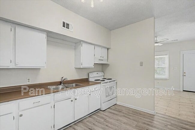 Building Photo - 814 Ott St