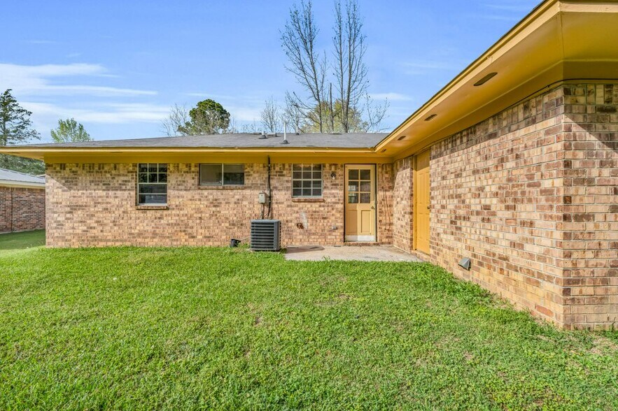 Building Photo - 128 Wyman Dr