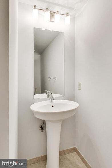 Building Photo - 5750 Bou Ave