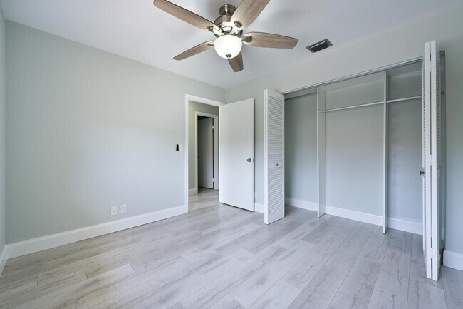 Building Photo - 6817 Via Regina
