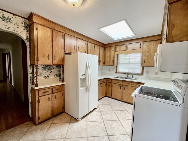 Building Photo - All Brick Ranch Home in Kempsville W/HUGE Yard - Sunroom - Detached 2-Car Garage PLUS Workshop & ...